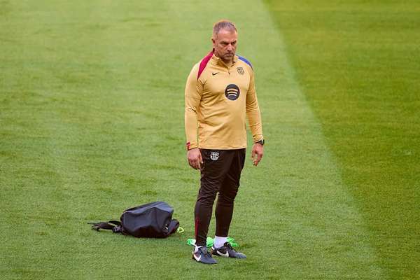 弗里克征召两新星参与巴萨训练 西甲收官战前考察青训